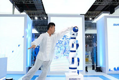 Robotique : la Chine se lance dans la production de robots pour personnes âgées